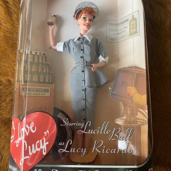 I Love Lucy Barbie Doll Vitameatavegamin Lucy Does A TV Commercial  1997 Mattel - Picture 2 of 9